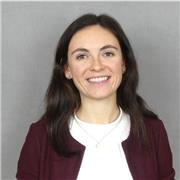 Yoga Trainerin für Erwachsene, unterrichte gerne auch Jugendliche; viel Erfahrung in der Arbeit für Jugendliche